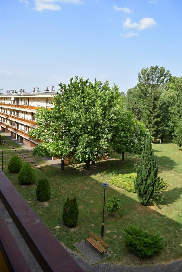 Helikon 32 Apartman Кестели Екстериор снимка