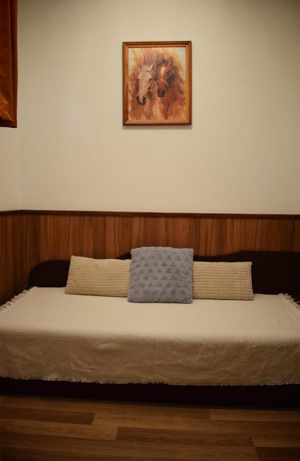 Helikon 32 Apartman Кестели Екстериор снимка