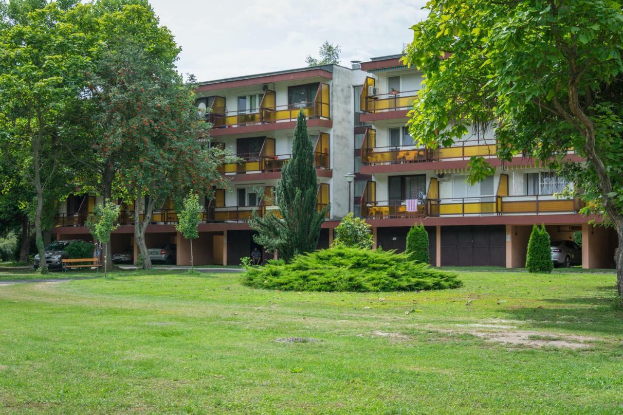 Helikon 32 Apartman Кестели Екстериор снимка